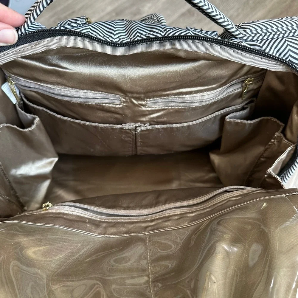 JuJuBe Black‎ and White Chevron Diaper Bag Messenger Shoulder Bag